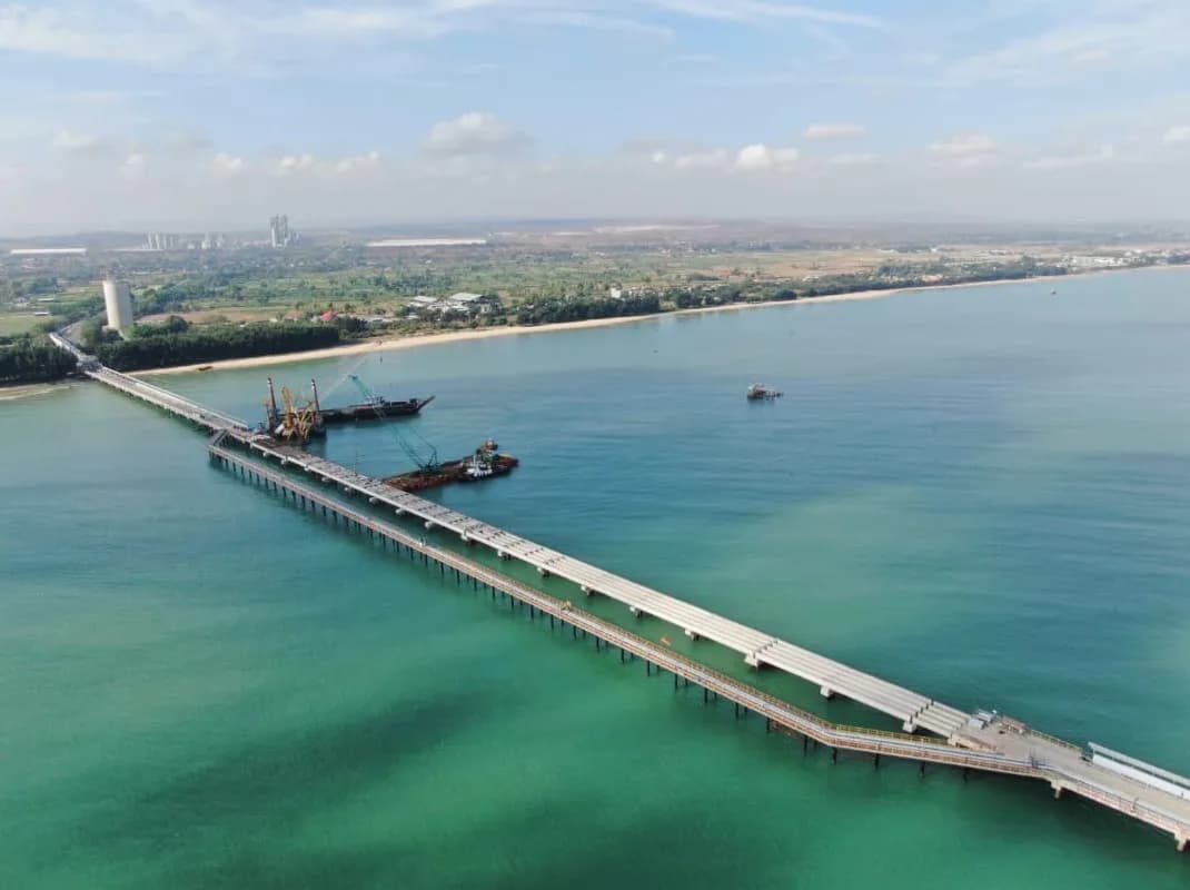 Konstruksi Jetty Tuban di perairan dangkal