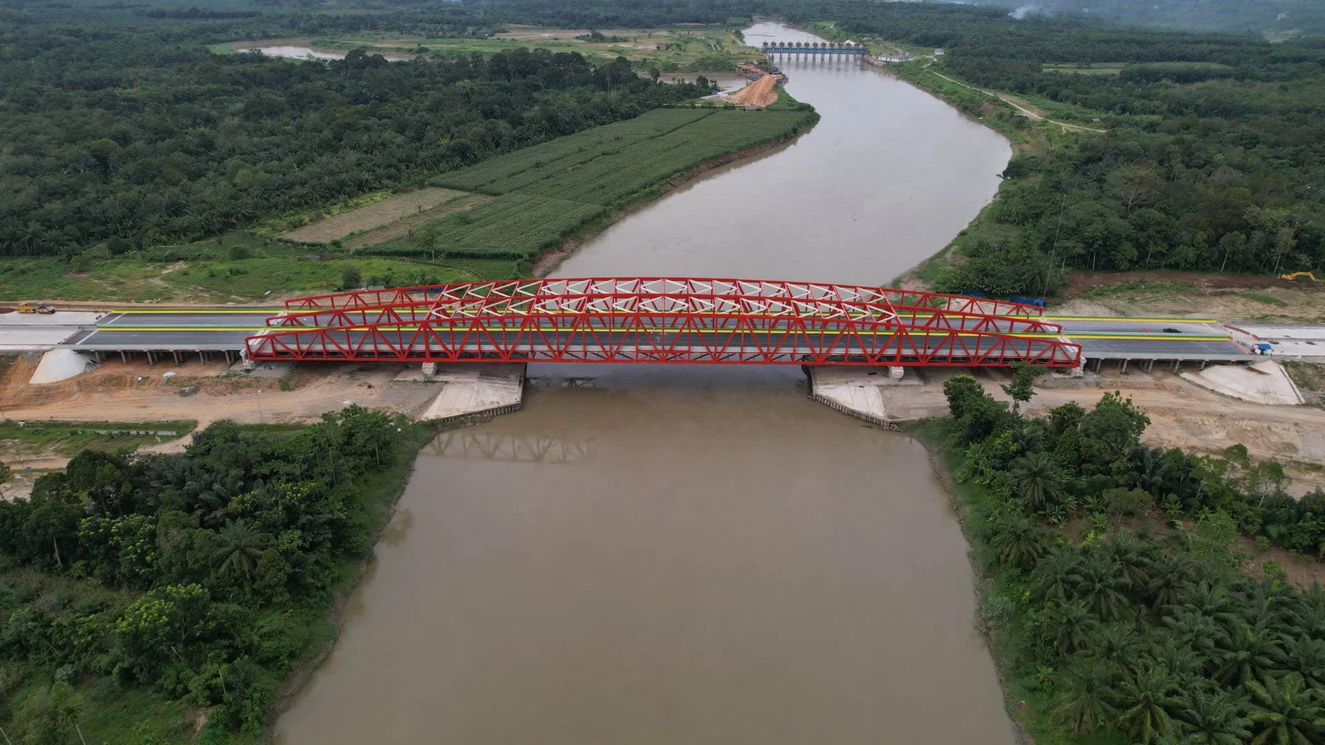 Jembatan rangka baja pada ruas Binjai–Pangkalan Brandan melintasi sungai