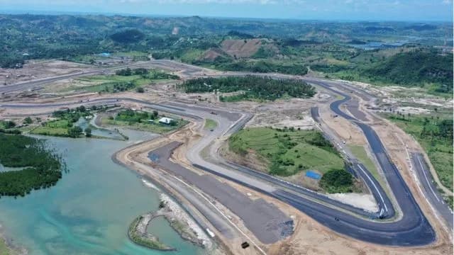 Lintasan Sirkuit Mandalika dalam tahap pengaspalan