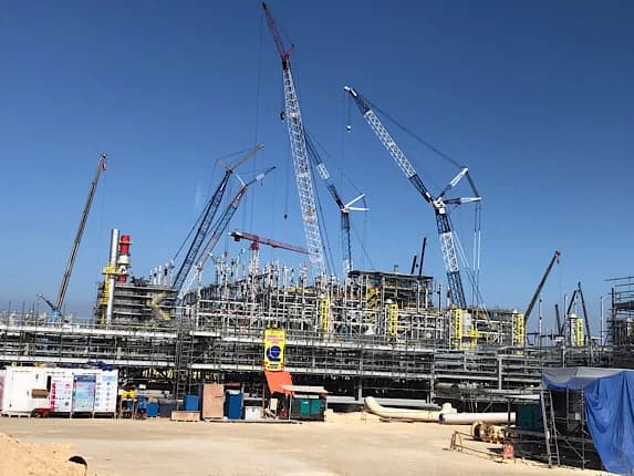 Area konstruksi Smelter Manyar dilihat dari permukaan tanah